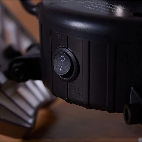 Maxx Blast Ultra-Bright LED Garage Light With Adjustable Panels - Picture 2 of 9